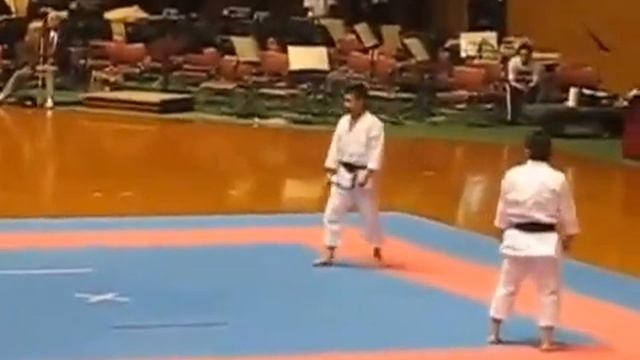 Unsu  bunkai by Teikyo Uni  karate team