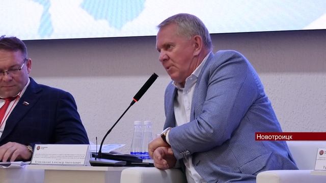 26052023 В Новотроицке в рамках недели предпринимательсва прошло выездное заседание круглого стола