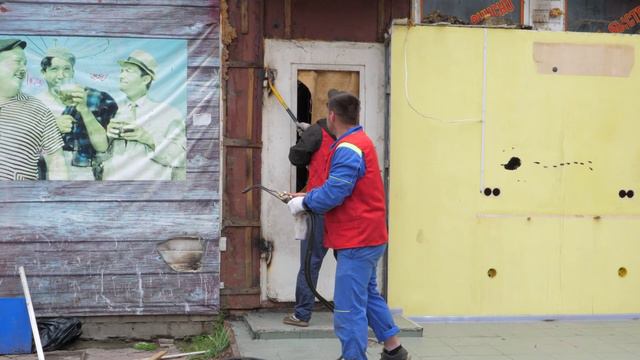В Смоленске демонтируют незаконные ларьки