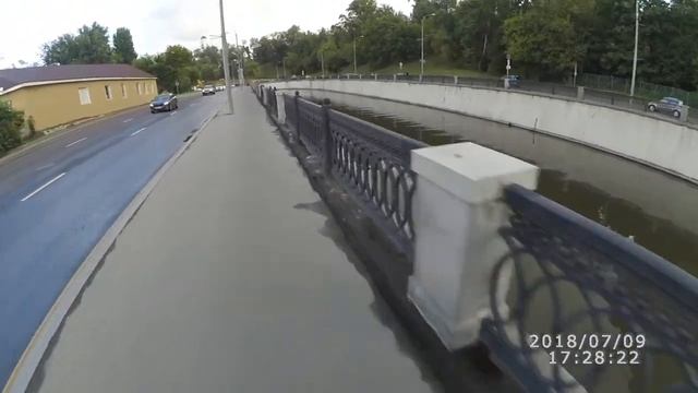 С ветерком по набережным Москвы. За 18 минут на электросамокате