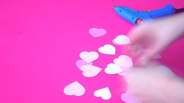 Праздничный DIY декор комнаты на 14 февраля  своими руками