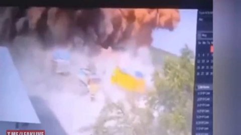 Мощный взрыв на камне добывающей шахте попал на видео в Индии