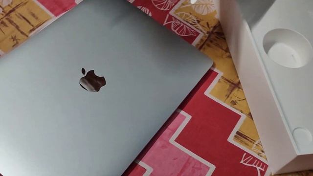 Apple Macbook Air M1 2020 short unboxing video.