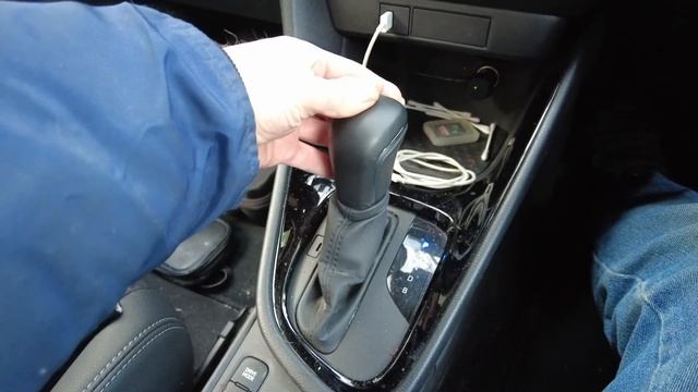 Episode 3 How do i use the gear selector on my Toyota Yaris Hybrid