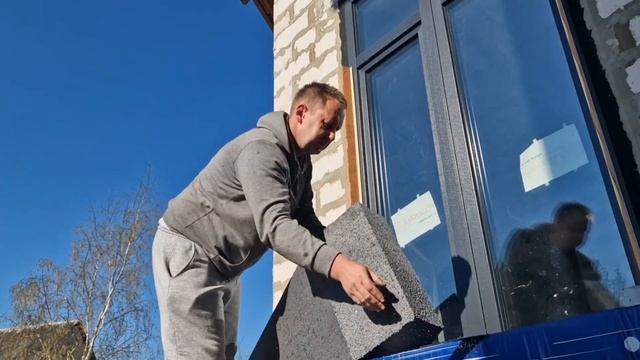 Будни фасадчика,20 часть.Клеим пенопласт.