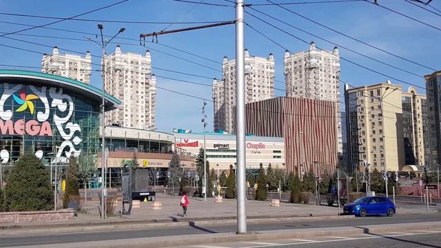 Улица Розыбакиева в Алматы. 06.04.2024.