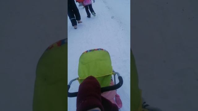 Прогулка с куклой