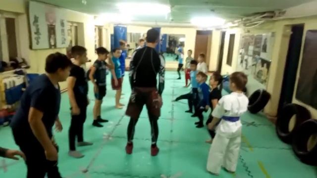 Детская группа. Упражнения на реакцию и координацию + учимся падать.