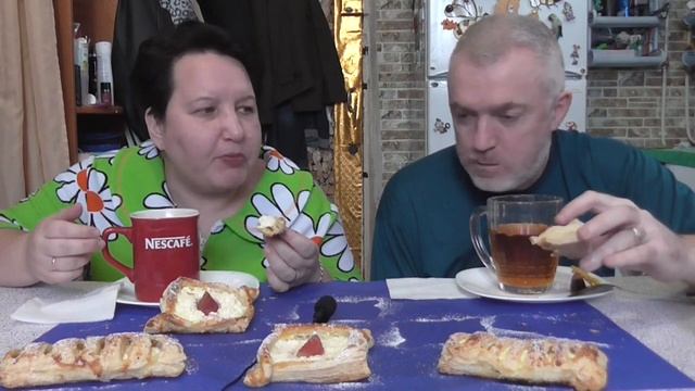 MUKBANG RUSSIA|ЗАВТРАК|СЛОЙКИ С ТВОРОГОМ и СО СМЕХОМ|ЧАЙ и КОФЭ|ПРОБИЛО НА ХАХА
