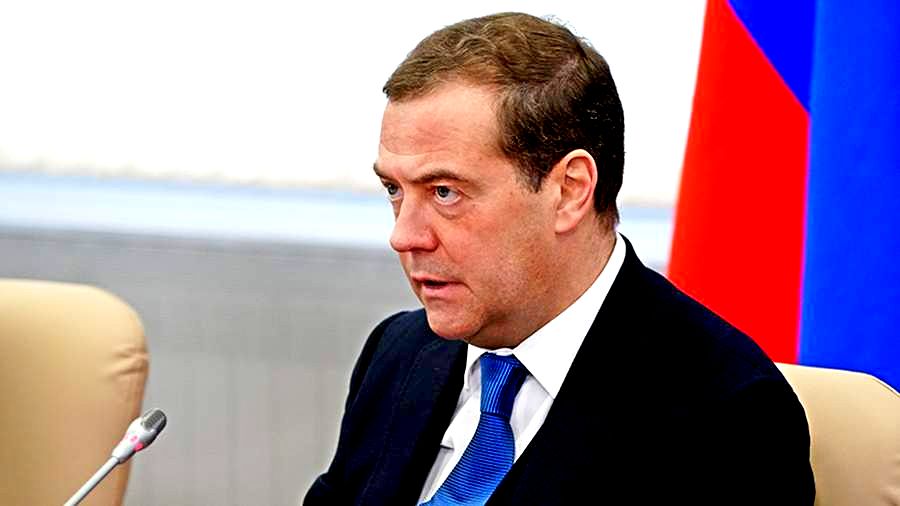 Медведев посоветовал Кэмерону быть поаккуратнее после слов о Путине
