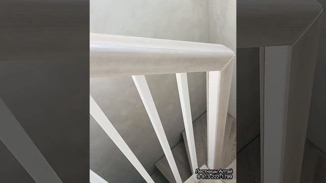 Отделка лестницы на металлическом каркасе, п. Спутник. Для заказа: 8-913-222-1799 Договор, гарантия