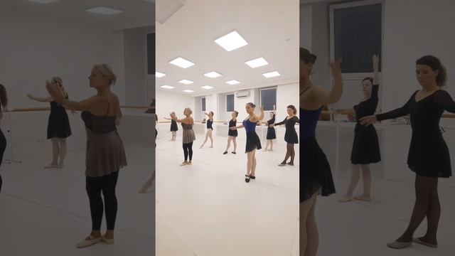 Обучение балету взрослых, модная растяжка, для стройности барре в Москве удобные приятные цены