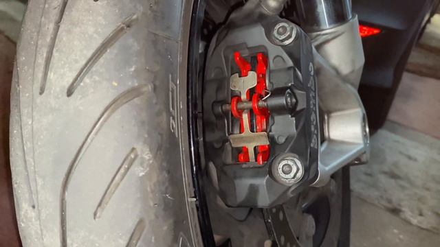 BMW S1000XR Front brake pad change