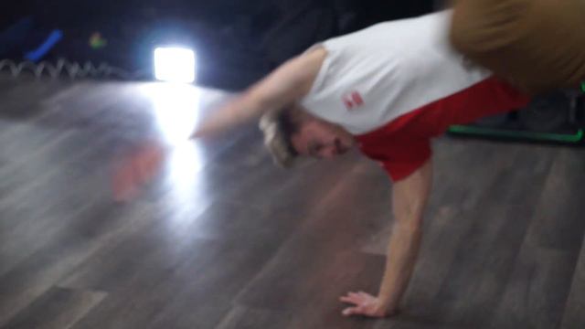 BBOY VOLTAREN  ASHTRAY BREAKING BREAKDANCE POWER MOVE JAM BBOY