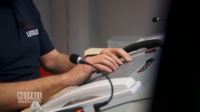 Massenverletzung im Schwimmbad! Giftiges Chlorgas breitet sich aus   Die Spezialisten  SAT.1
