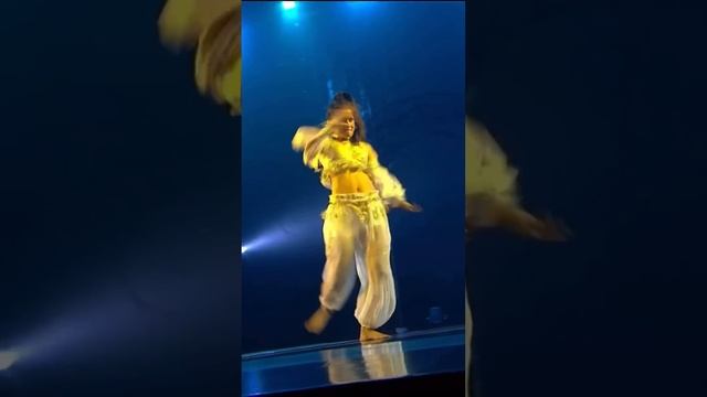 VARTIKA JHA PERFORMANCE ON DILBAR