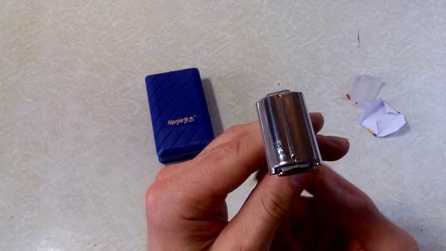 Бритвенный станок и лайфхак по удалению катышков