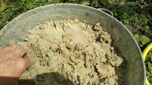 Промывка песка из песочного фильтра для бассейна.
