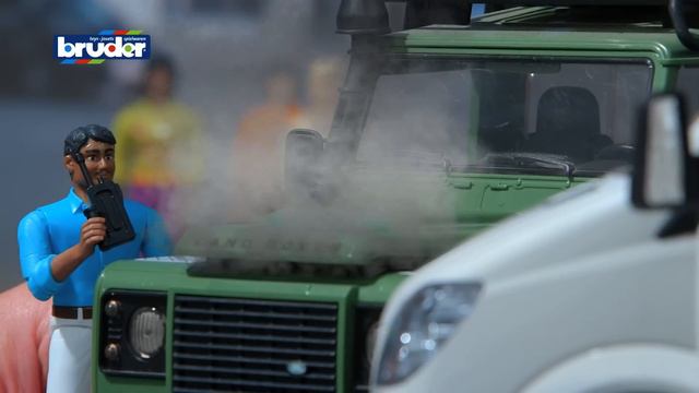 Land Rover Defender Feuerwehreinsatzwagen -- 02596 -- BRUDER Spielwaren