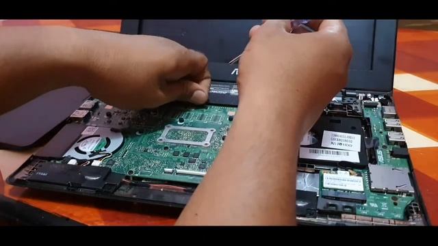 TUTORIAL CARA BONGKAR NETBOOK ASUS X200M DENGAN MUDAH | Sekilas Laptop