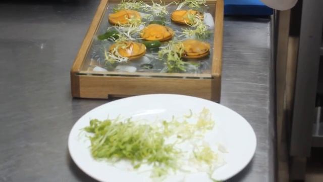 Равиоли из тыквы с маскарпоне, подача с сухим льдом