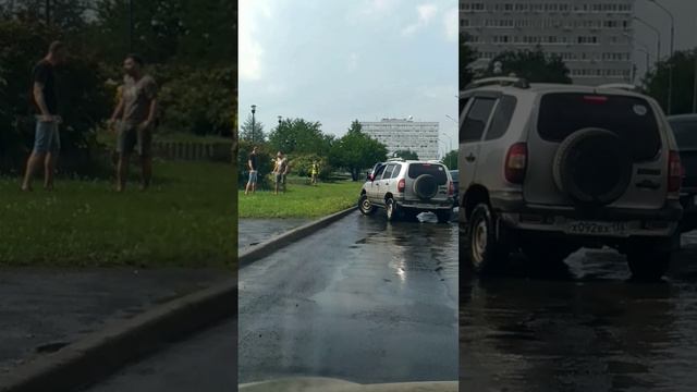 Драка на дороге в Братске между двумя водителями