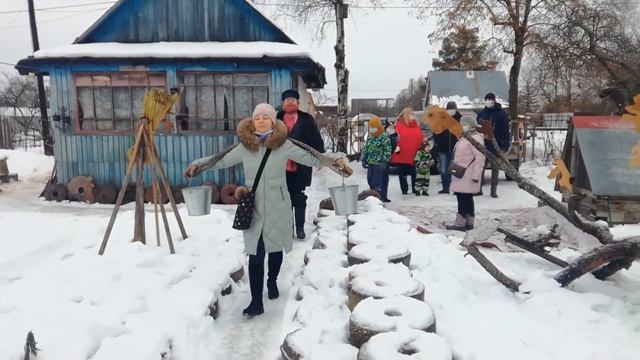 Коромысла в Музее каменных жерновов