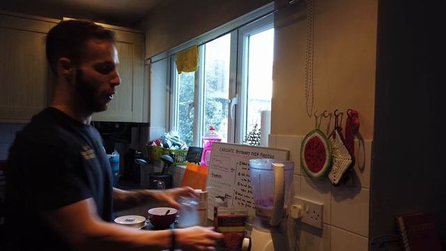 Cooking with Estanis. Episode 2: Chocolate and Raspberry Chia Pudding.