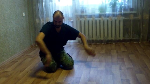 Водоворот  8-ю боевыми ладонями Багуачжан на коленях