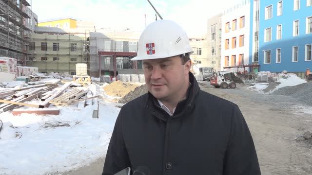 Виталий Хоценко побывал в учебных классах новой школы на Космическом  проспекте
