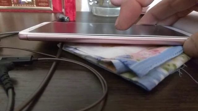 Отходит экран.