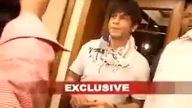 SRKs super luxurious Vanity Van.mp4