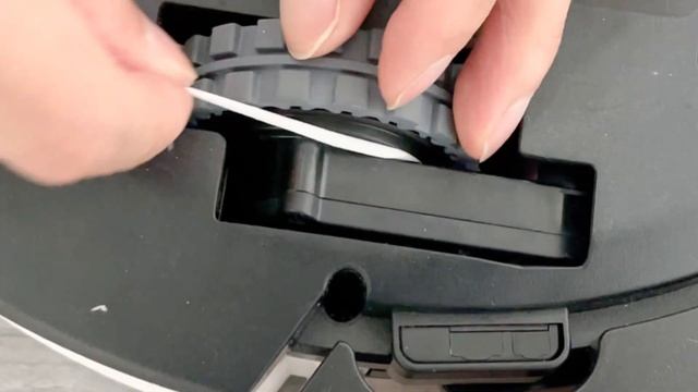 How to clean the drive wheels