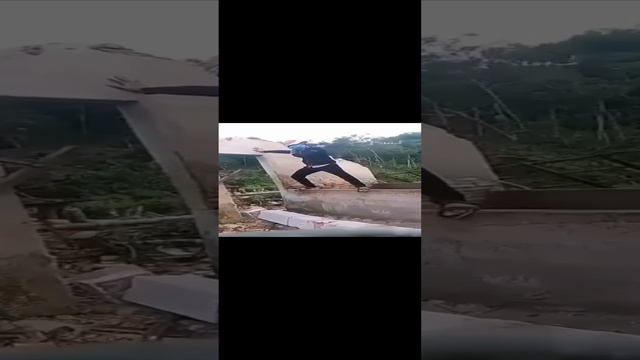 НА ПАЦАНА УПАЛА КИРПИЧНАЯ СТЕНА.