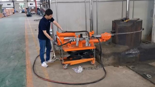 Устройство мобильное для забивания клиньев на молотах