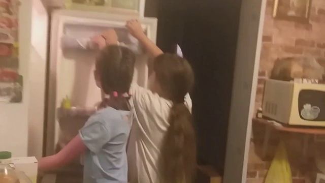 Дети готовят кексики #детиготовят #кексывмикроволновке #рецептыдлямикроволновки