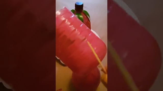 клубничка-банка для специй из бутылки