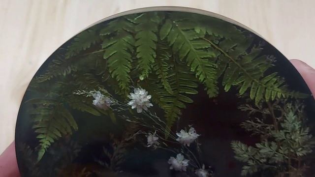 Миниатюрная картина-панно Лесная фея из эпоксной смолы и настоящих растений