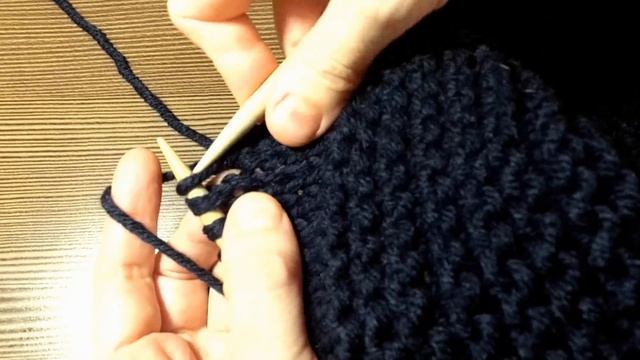 Кардиган спицами платочной вязкой из толстой пряжи. Реглан спицами сверху