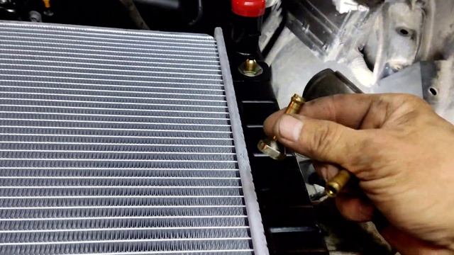 замена радиатора Инфинити FX37 без снятия радиатора кондиционера