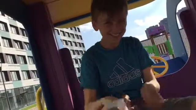 Крутая Песня Вау Он Правда Поет