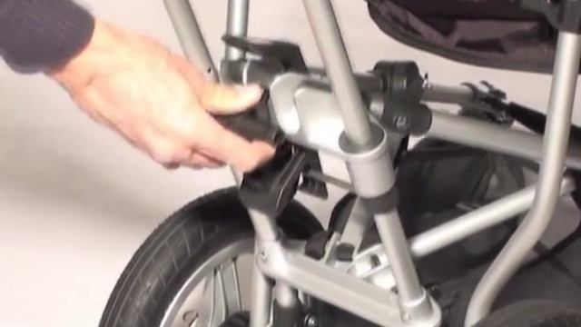 Poussette-Magazine : pliage de la Red Castle Micralite