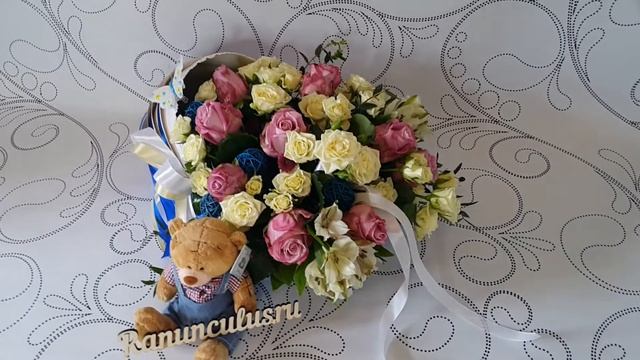 Букет цветов в люльке на выписку мальчика