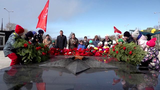 Возложение венков к Обелиск воинам, погибшим в годы Великой Отечественной Войны.