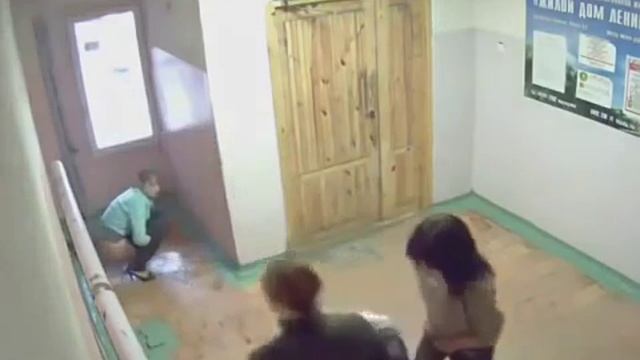 Перепутали подъезд с туалетом