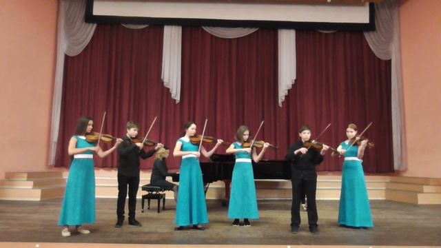 Образцовый художественный коллектив ансамбль скрипачей "Волшебный смычок"