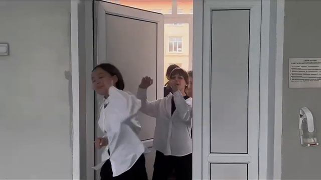 Дорогие учителя!С наилучшими пожеланиями,Ваш 8-й класс