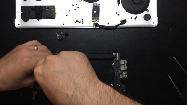How to replace MacBook Pro logic board, 15" Retina A1398 2012