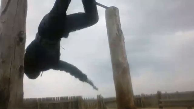 Мега топорик на ТУРНИКЕ|сломал ногу!