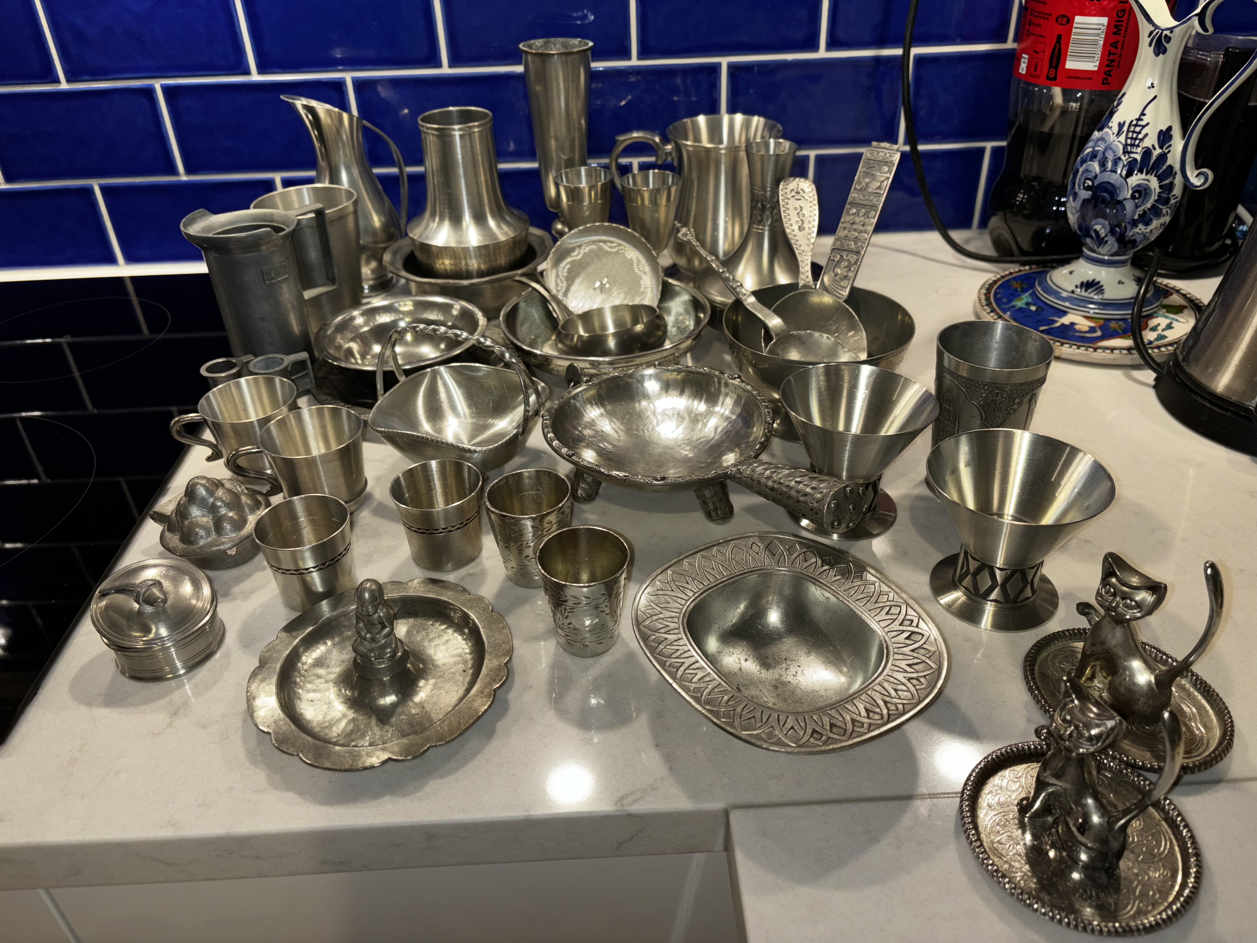 Множество оловянных предметов, посуда. Европа. Антиквар